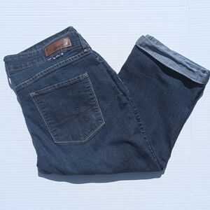 Denizen from Levi's Women's Capri Jeans DAMAGED